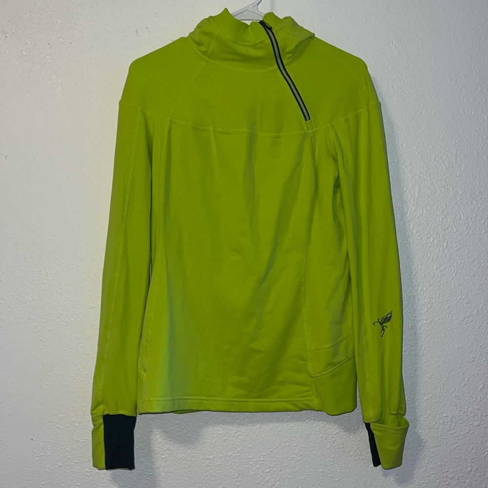 Lululemon Run Pullover Jacket Neon green with ponytail hole Size 10
